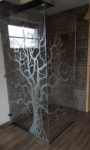 Skleněný sprchový kout s pískovaným motivem